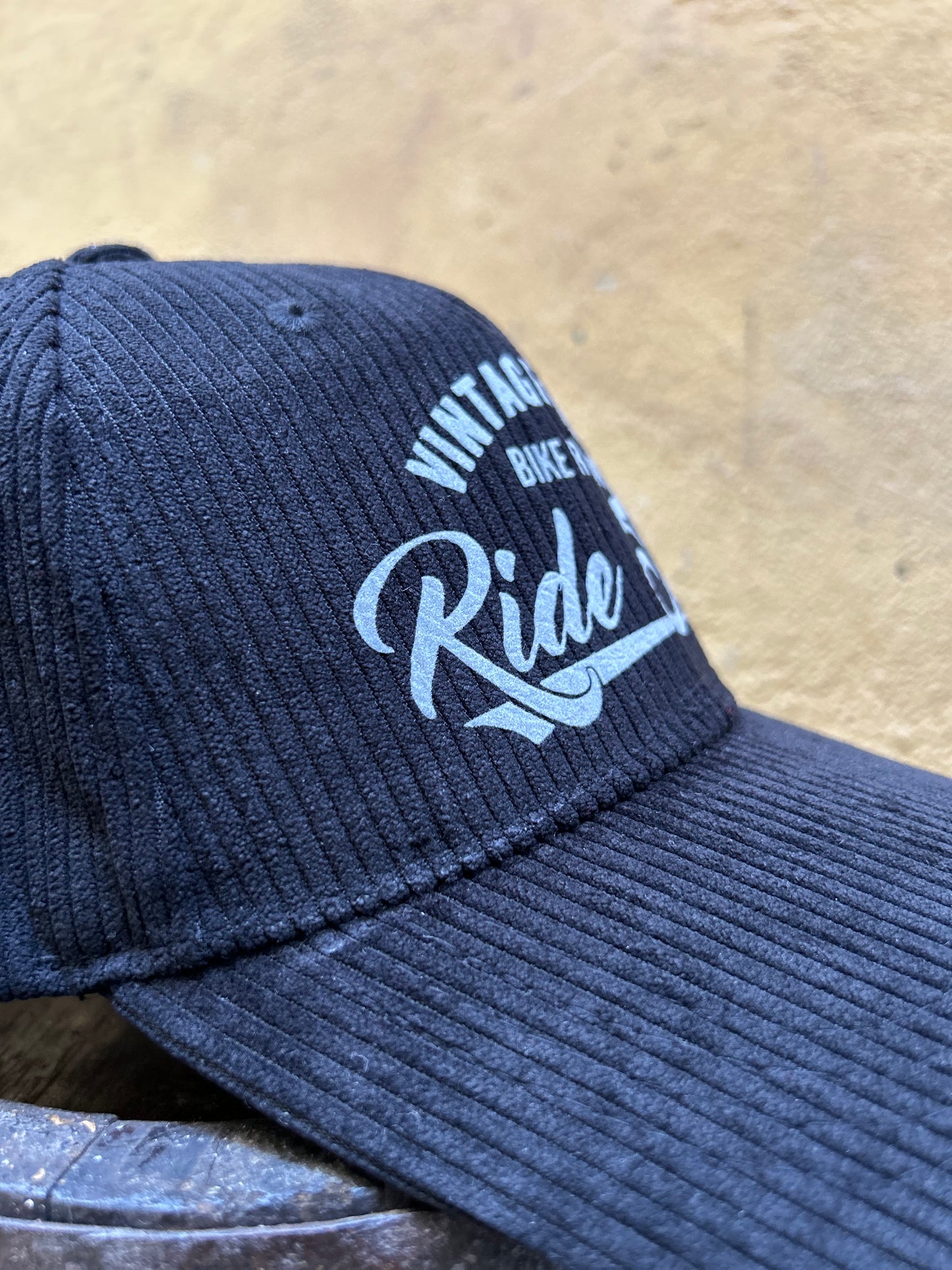 Casquette 2025 - Velours Black & Grey