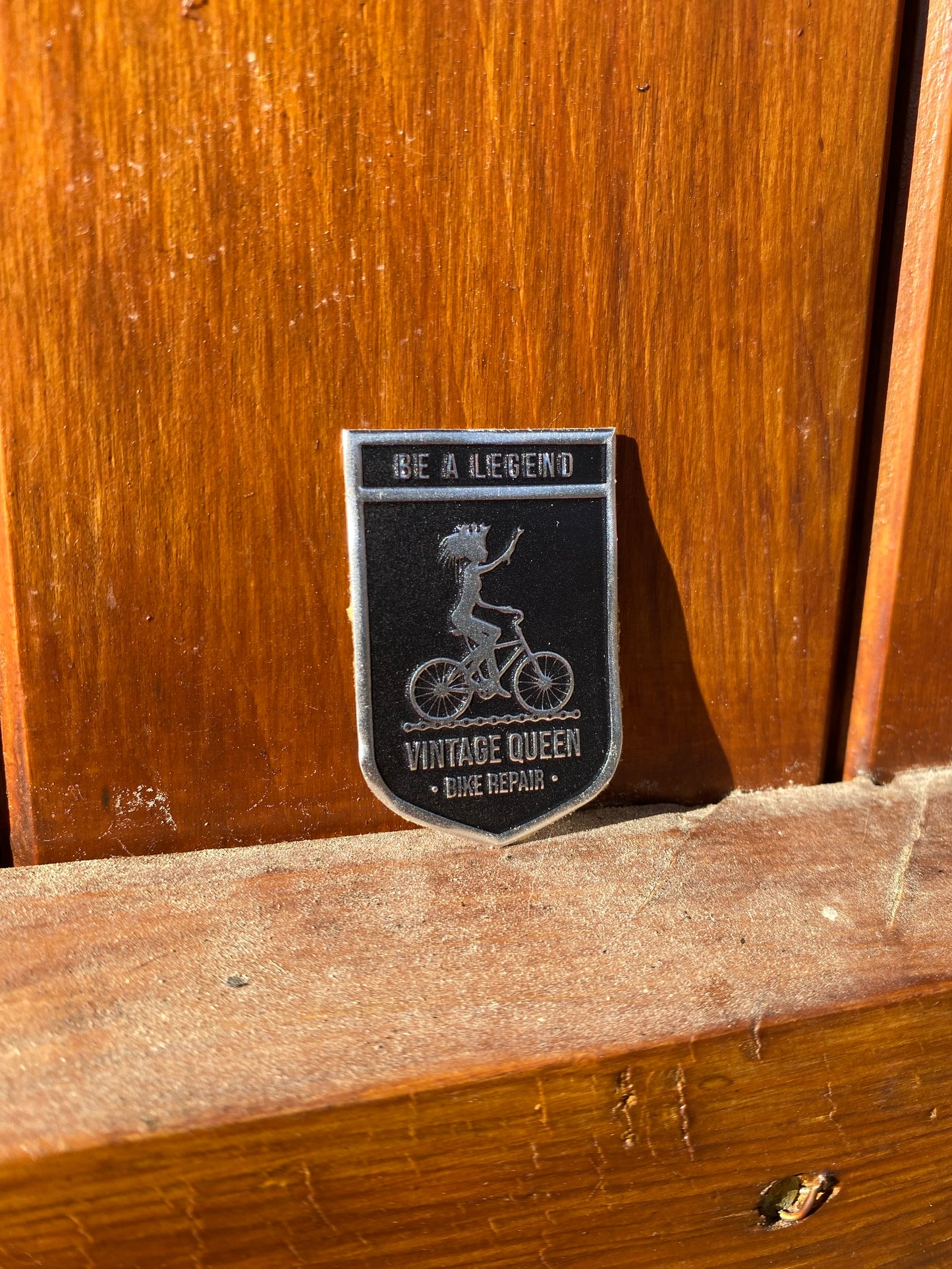 Plaque métal officielle VQBR - Be A Legend - Black