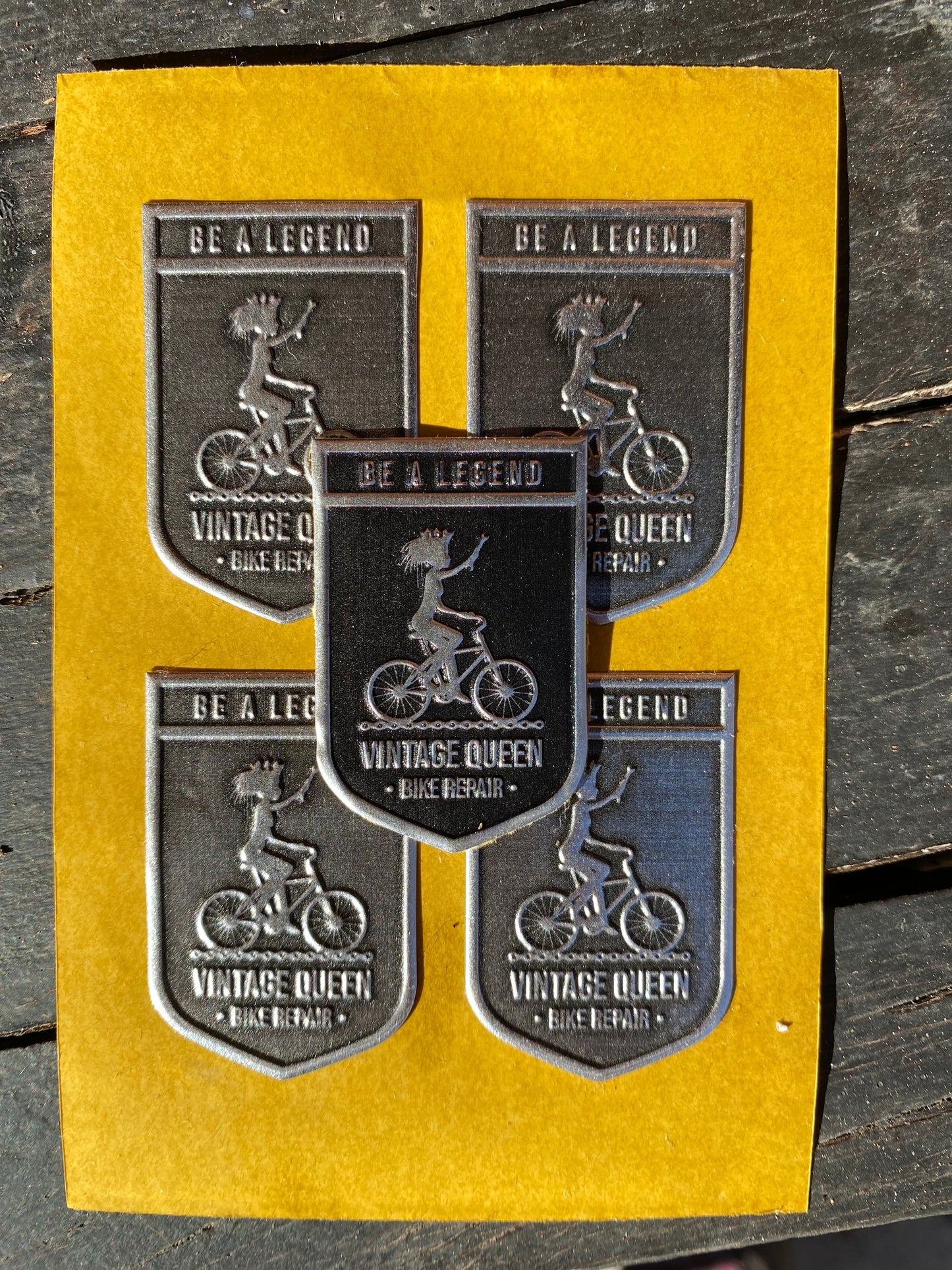 Plaque métal officielle VQBR - Be A Legend - Black