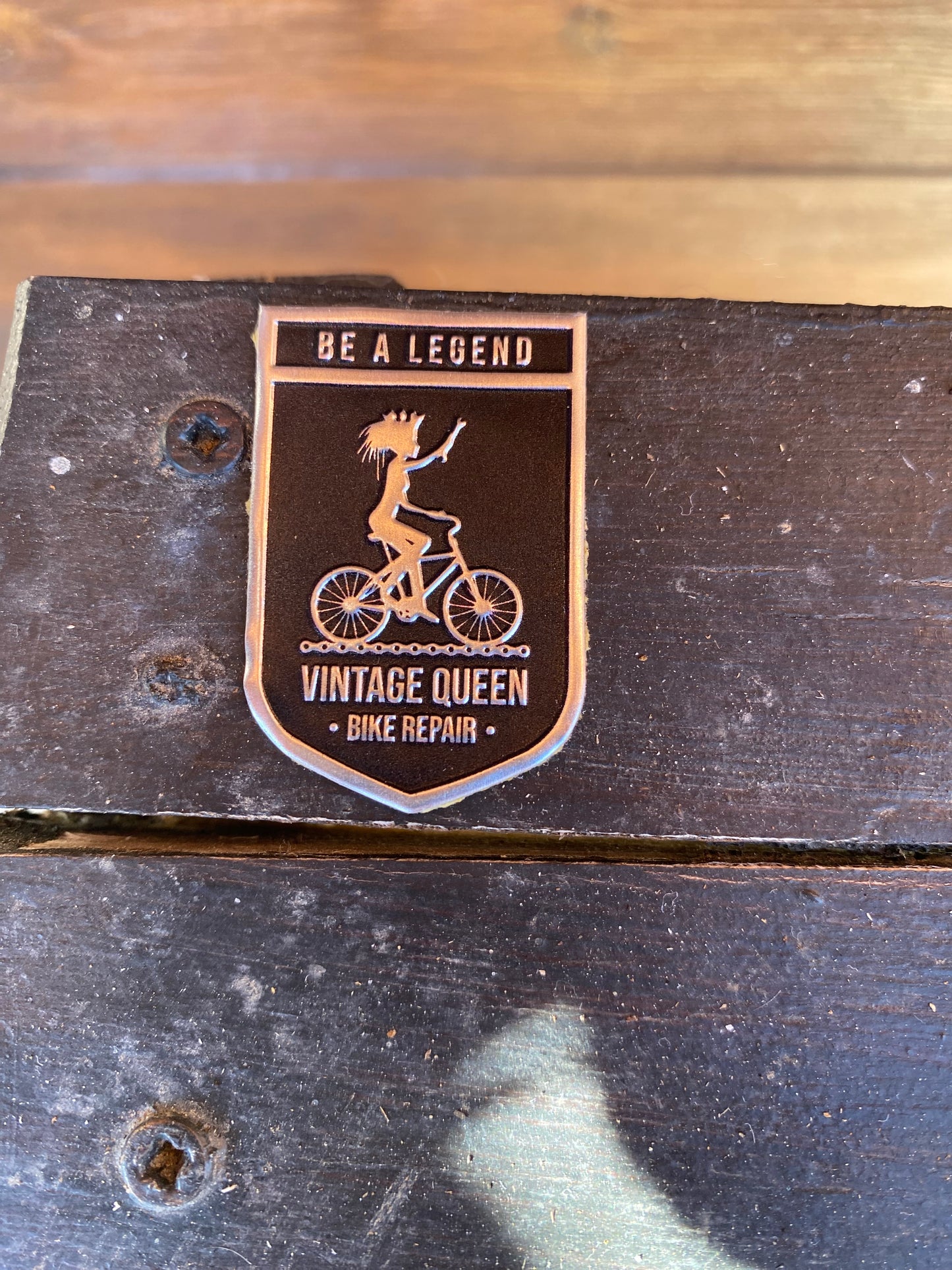 Plaque métal officielle VQBR - Be A Legend - Black