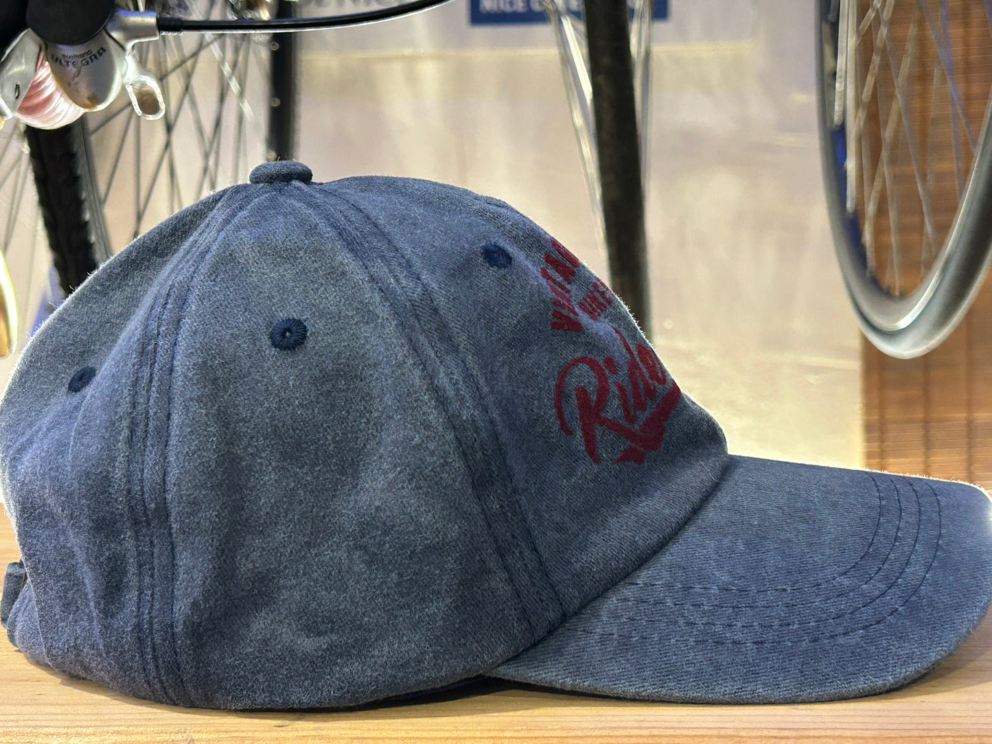 Casquette Officielle - Jean Bleu & Velours Magenta