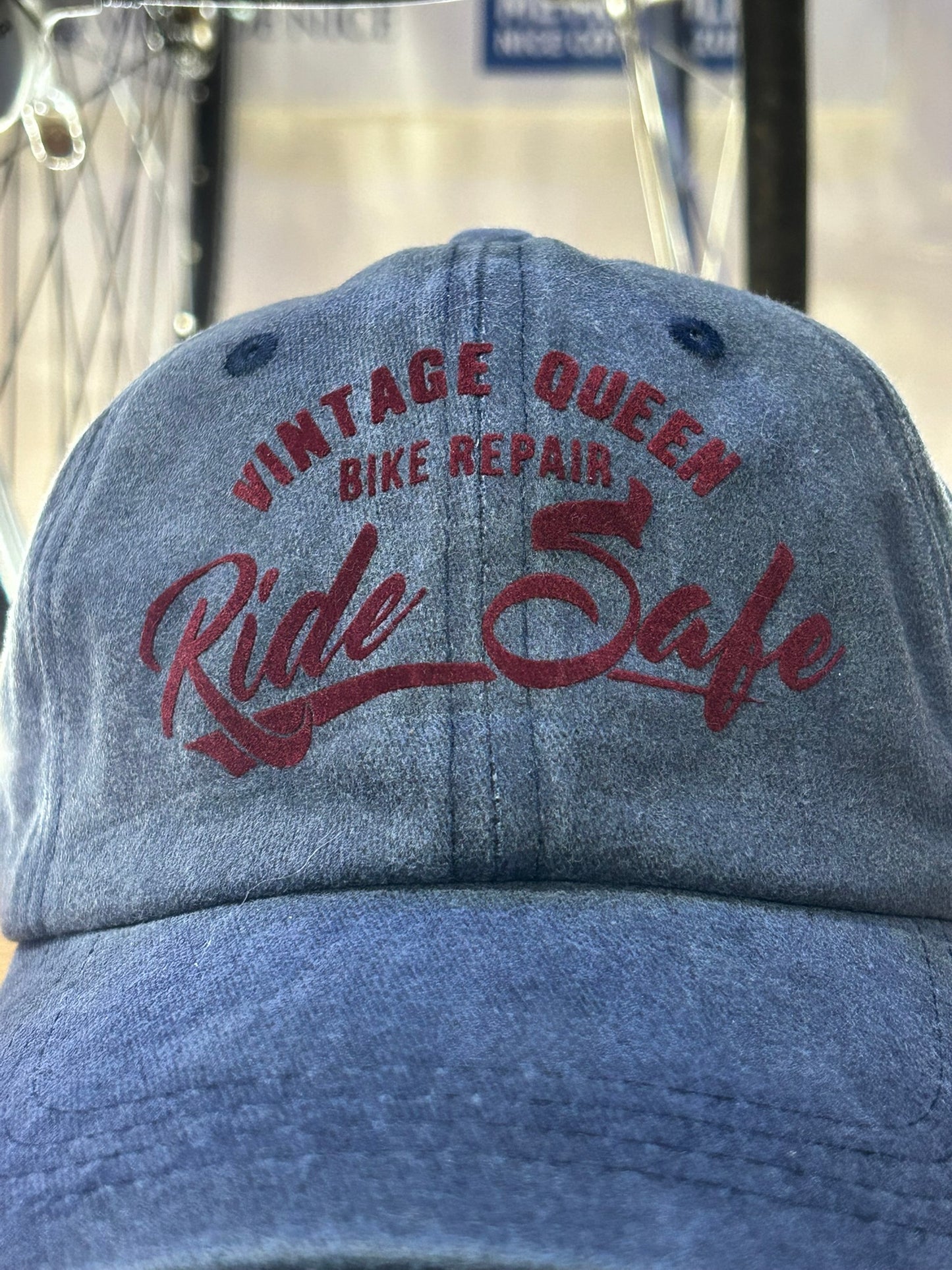Casquette Officielle - Jean Bleu & Velours Magenta